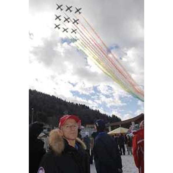 Riccardo Illy (Presidente Regione Friuli Venezia Giulia) ritratto durante il passaggio delle Frecce Tricolori mentre assiste alla prima giornata di gare della Coppa del Mondo femminile di sci. (Tarvisio 02/03/07)