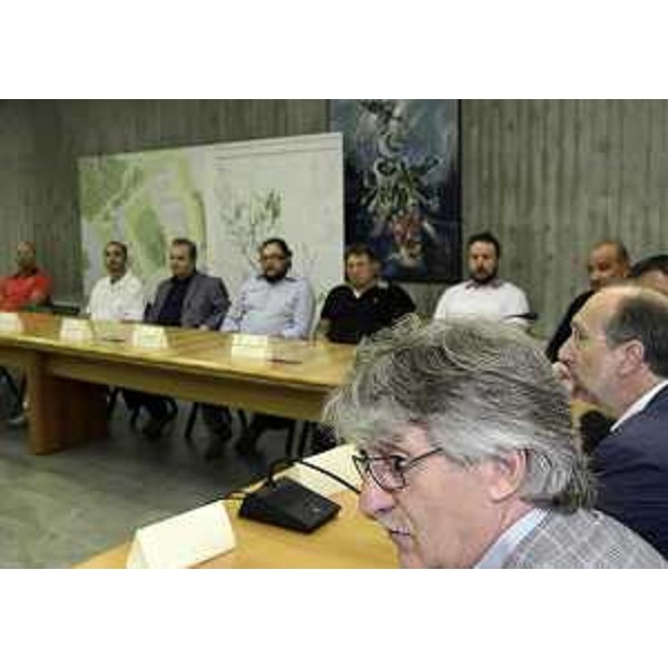 Renzo Tondo (Presidente Friuli Venezia Giulia) e Riccardo Riccardi (Assessore regionale Infrastrutture, Mobilità, Pianificazione territoriale, Lavori pubblici) all'incontro pubblico per l'avvio dell'iter che dovrebbe portare all'unificazione dei Comuni di Rivignano e Teor. (Rivignano 21/07/12)