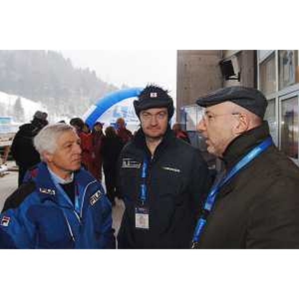 Enrico Bertossi (Assessore regionale alle attività produttive) con Roberto Asquini (Consigliere Regionale) e Franco Fontana (Presidente Regionale FISI) ritratti in occasione della prima giornata di gare della Coppa del Mondo femminile di sci a Tarvisio. (Tarvisio 02/03/07)