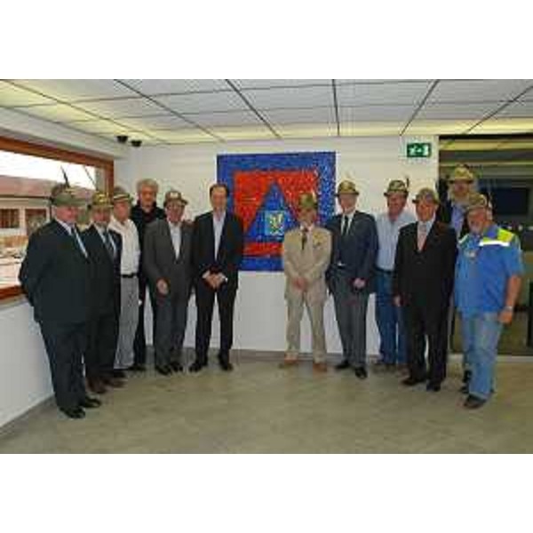 Luca Ciriani (Vicepresidente FVG e assessore regionale Protezione civile) e Guglielmo Berlasso (Direttore Protezione civile FVG) con presidenti e rappresentanti delle varie sezioni dell'ANA-Associazione Nazionale Alpini del FVG. (Palmanova 23/07/12)