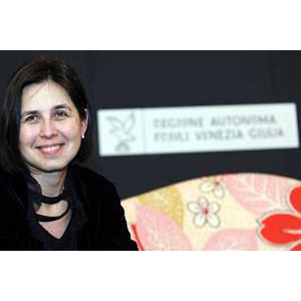 Michela Del Piero (Assessore regionale alla programmazione e controllo, alle risorse economiche e finanziarie, al patrimonio e servizi generali e alle pari opportunità) ritratta in occasione dell'incontro con Cristina Bonadei (giornalista di RAI 2) al Salone delle Pari Opportunità nella prima Fiera Rosa di Udine. (Udine 02/03/07)
