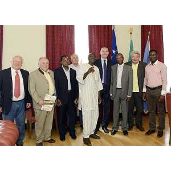 Maurizio Franz (Presidente Consiglio regionale), Raymond Balima (Ambasciatore Burkina Faso a Roma) ed Elio De Anna (Assessore regionale Relazioni internazionali e comunitarie), in Consiglio regionale. (Trieste 24/07/12)