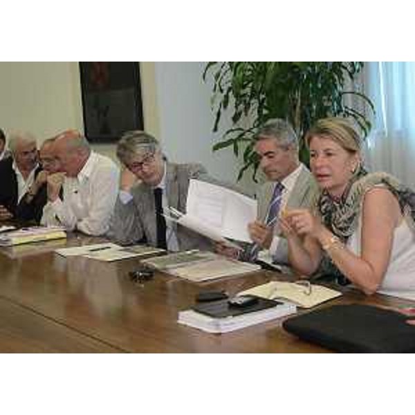 Renzo Tondo (Presidente Friuli Venezia Giulia) e Sandra Savino (Assessore regionale Finanze) nel corso dell'incontro con i parlamentari eletti in FVG (al Parlamento europeo e a quello nazionale). (Udine 16/07/12)