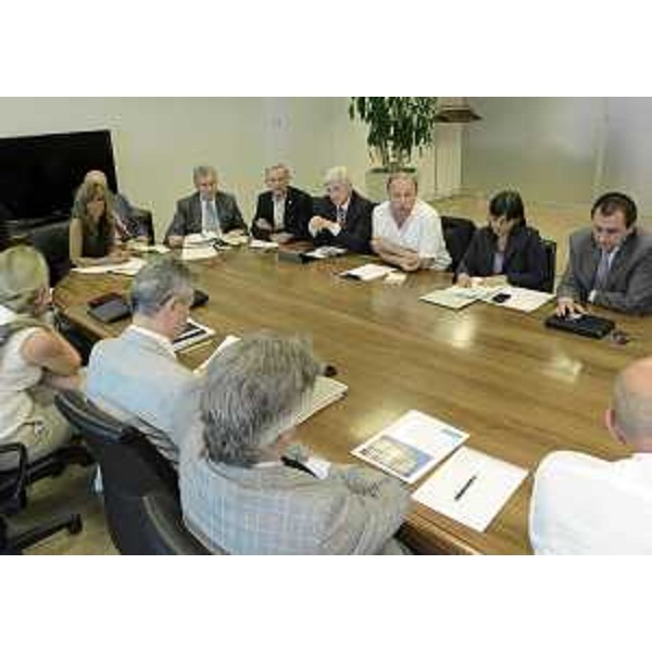 Tavolo dell'incontro di Renzo Tondo (Presidente Friuli Venezia Giulia) e Sandra Savino (Assessore regionale Finanze) con i parlamentari eletti in FVG (al Parlamento europeo e a quello nazionale). (Udine 16/07/12)