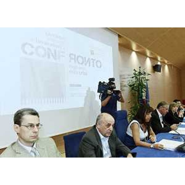 Angela Brandi (Assessore regionale Lavoro) al convegno "Territori, imprese e lavoratori a confronto negli anni di crisi" nel corso del quale è stato presentato il "Rapporto 2012 sul Mercato del Lavoro in FVG". (Udine 18/07/12)