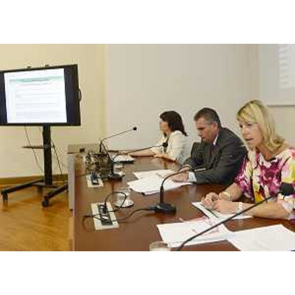 Federica Seganti (Assessore regionale Sicurezza) alla presentazione del Programma regionale di finanziamento in materia di sicurezza - Anno 2012. (Trieste 26/07/12)