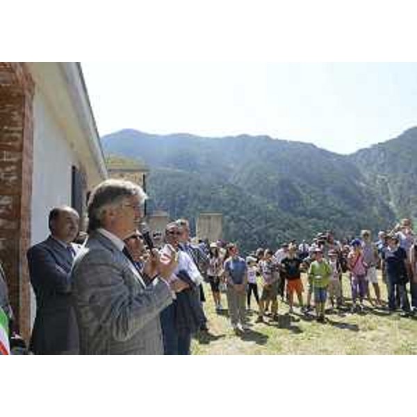 Renzo Tondo (Presidente Friuli Venezia Giulia) interviene all'inaugurazione dei lavori di restauro del Forte Col Badin. (Chiusaforte 27/07/12)