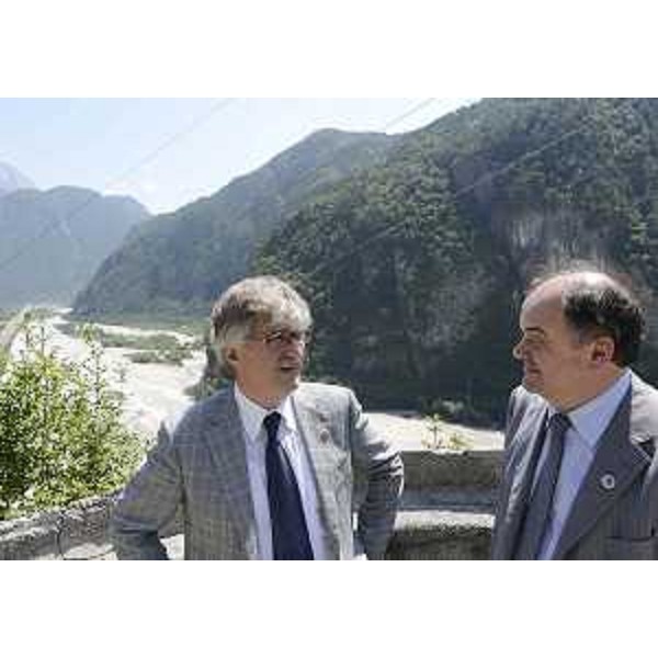 Renzo Tondo (Presidente Friuli Venezia Giulia) e Roberto Molinaro (Assessore regionale Istruzione) in occasione dell'inaugurazione dei lavori di restauro del Forte Col Badin. (Chiusaforte 27/07/12)