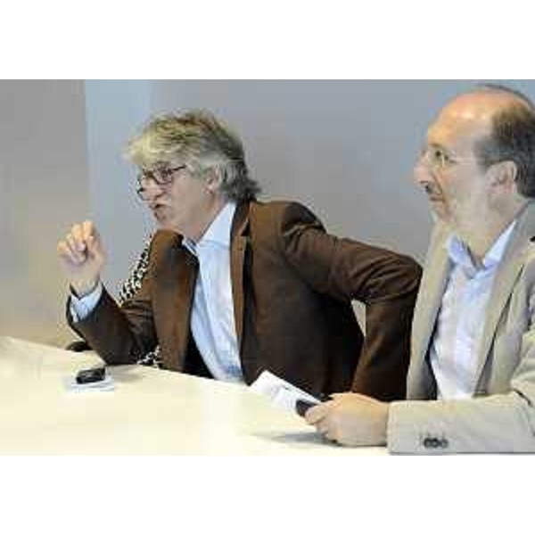 R.Tondo (Presidente Friuli Venezia Giulia) e R.Riccardi (Assessore regionale Infrastrutture) durante l'incontro con la stampa sulla decisione della Cassa Depositi e Prestiti (CDP) di finanziare con 1,5 miliardi la terza corsia della A4. (Udine 28/07/12)