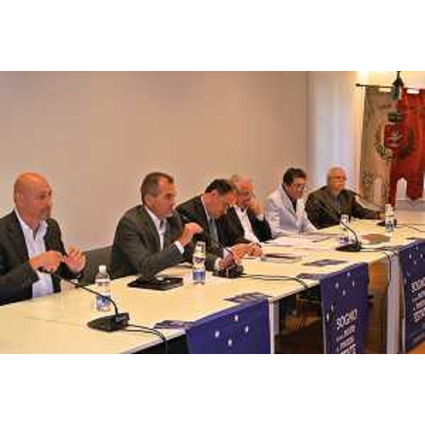 Mirko Bellini (Direttore ERSA), Tiziano Venturini (Sindaco Buttrio) e Roberto Molinaro (Assessore regionale Associazionismo e Cooperazione) alle finali nazionali della guida "ViniBuoni d'Italia 2013". (Buttrio 29/07/12)