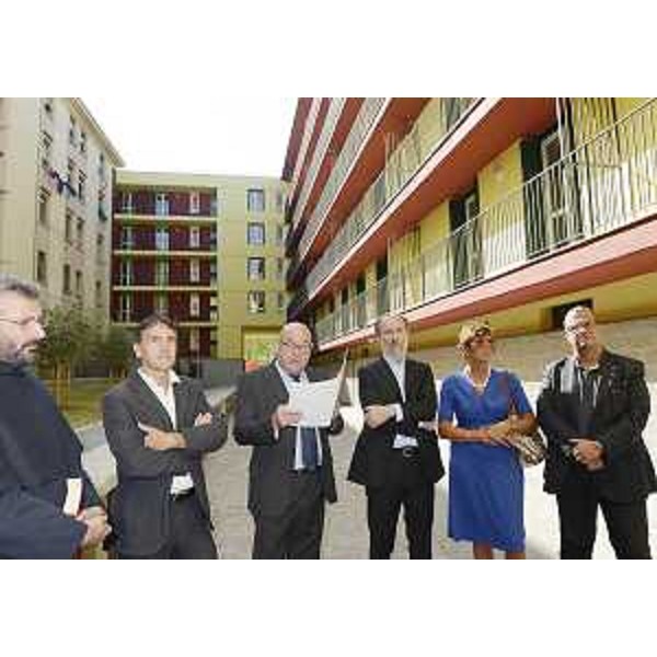 Fra Enrico Maria Rossi, Piero Camber (Consigliere regionale), Tullio Pantaleo (Vicepresidente ATER Trieste), Riccardo Riccardi (Assessore regionale Lavori pubblici), Lori Petronio (Presidente Fondazione Caccia Burlo) e Piero Tononi (Consigliere regionale) all'inaugurazione di 77 alloggi costruiti tra via Flavia e Strada Vecchia dell'Istria, 59 di proprietà dell'ATER, 18 della Fondazione Caccia Burlo. (Trieste 31/07/12)