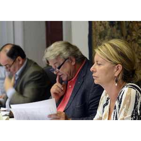Gli assessori regionali Roberto Molinaro (Istruzione, Università, Ricerca, Famiglia, Associazionismo, Cooperazione), Elio De Anna (Cultura, Sport, Relazioni internazionali e comunitarie, Funzione pubblica, Autonomie locali, Coordinamento Riforme) e Sandra Savino (Finanze, Patrimonio, Programmazione, Ambiente, Energia, Politiche Montagna) durante la riunione della Giunta regionale. (Trieste 02/08/12)