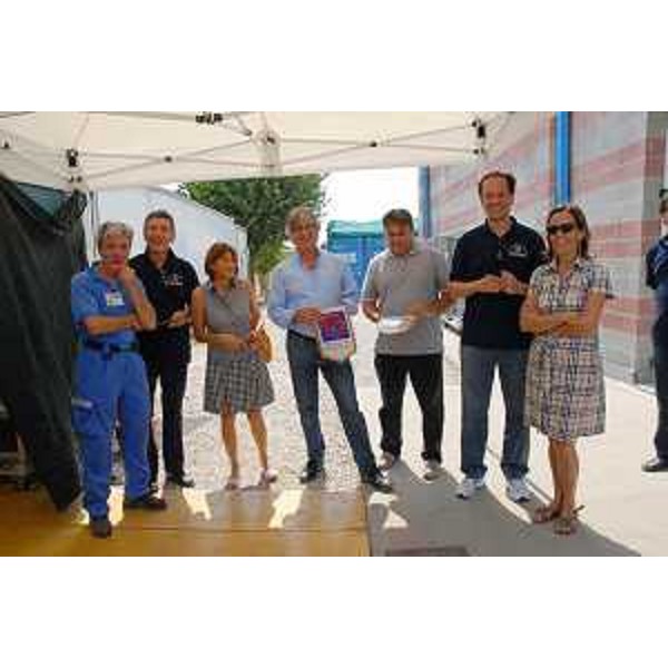 Renzo Tondo (Presidente Friuli Venezia Giulia), Luca Ciriani (Vicepresidente e assessore regionale Protezione civile FVG) e Anna Martinelli (Assessore comunale Semplificazione Rapporti con Cittadini Mirandola) al campo per i terremotati allestito dalla Protezione civile del FVG. (Mirandola 14/08/12)