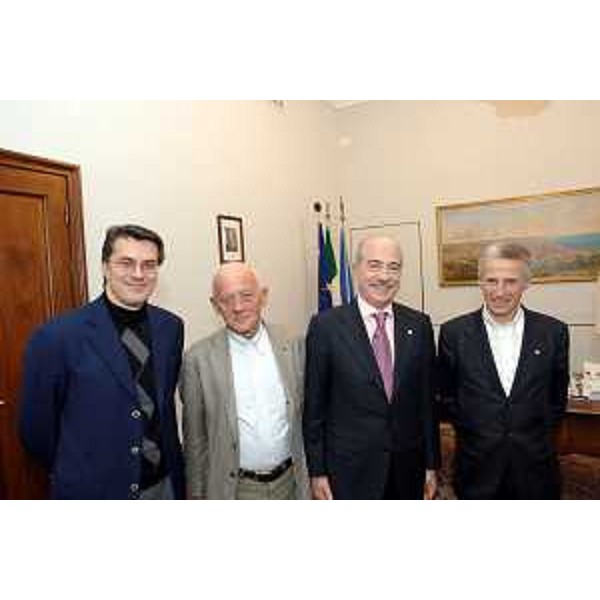 Riccardo Illy (Presidente Regione Friuli Venezia Giulia) con Ezio Beltrame (Assessore regionale alla salute e protezione sociale), Franco Zigrino (Direttore Generale dell'Azienda ospedaliero-universitaria 'Ospedali riuniti' di Trieste) e Franco Rotelli (direttore generale dell'Azienda per i Servizi sanitari n. 1 'Triestina') ritratti in occasione della firma dei contratti dei due direttori. (Trieste 06/03/07)