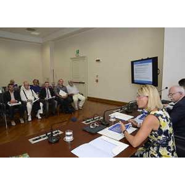 Federica Seganti (Assessore regionale Attività produttive) e Roberto Mongiat (Presidente Federazione Campeggiatori FVG) presentano i contributi che saranno erogati per ristrutturare o realizzare aree di sosta per camper e caravan a Latisana, Palmanova, Tramonti di Sopra e Vito d'Asio. (Trieste 29/08/12)