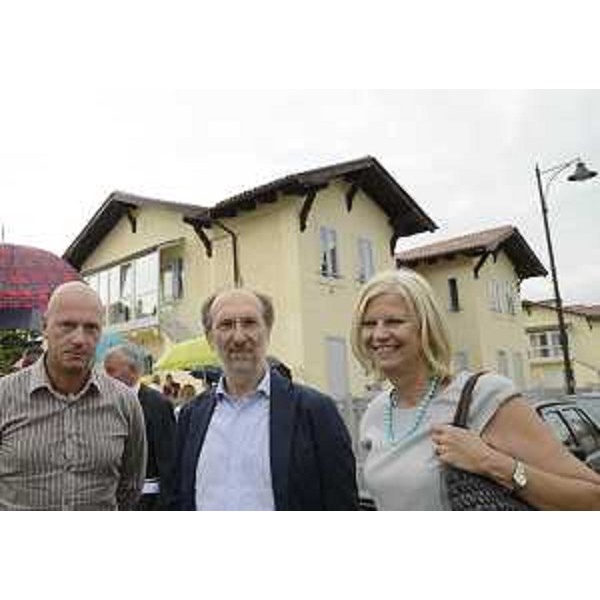 Federico Razzini (Consigliere regionale), Riccardo Riccardi (Assessore regionale Lavori pubblici) e Silvia Altran (Sindaco Gorizia) alla cerimonia di consegna di cinque palazzine con 32 alloggi popolari, nel quartiere di Panzano. (Monfalcone 31/08/12)