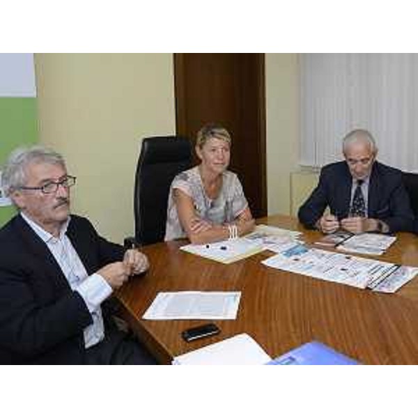 Giuseppe Giovarruscio (Presidente regionale Confesercenti), Federica Seganti (Assessore regionale Attività produttive) e Silvio Delbello (Presidente Università Popolare Trieste) alla presentazione dell'edizione 2012 di "Sottolostessocielo". (Trieste 05/09/2012)