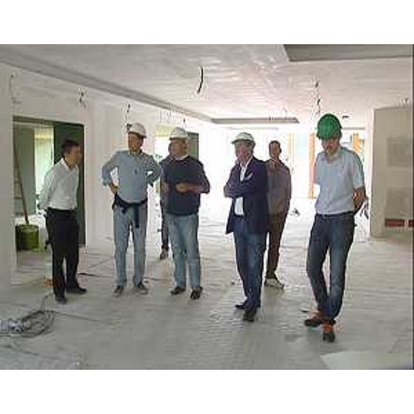 Luca Ciriani (Vicepresidente Regione FVG) visita il cantiere del Residence del Polo sportivo. (Piancavallo 07/09/12)