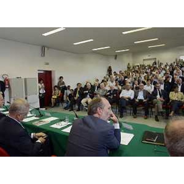 L'assemblea pubblica organizzata a Torviscosa dal Consorzio industriale dell'Aussa Corno sulla questione del SIN della Laguna di Grado e Marano, con Corrado Clini (Ministro Ambiente) e Riccardo Riccardi (Assessore regionale Infrastrutture). (Torviscosa 07/09/12)