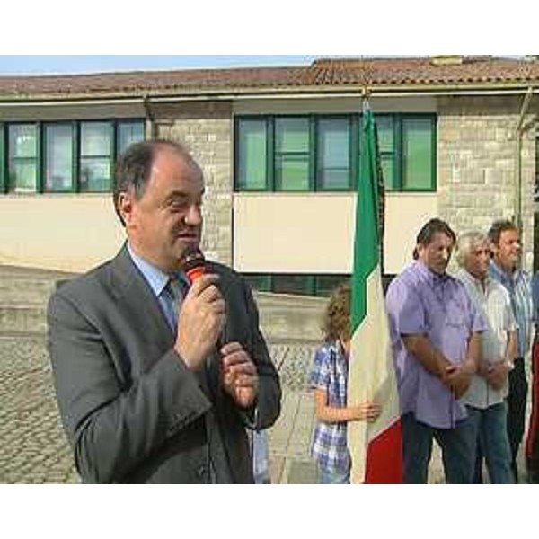 Roberto Molinaro (Assessore regionale Istruzione) nel corso della sua visita all'Istituto comprensivo di Majano e Forgaria. (Forgaria 10/09/12)
