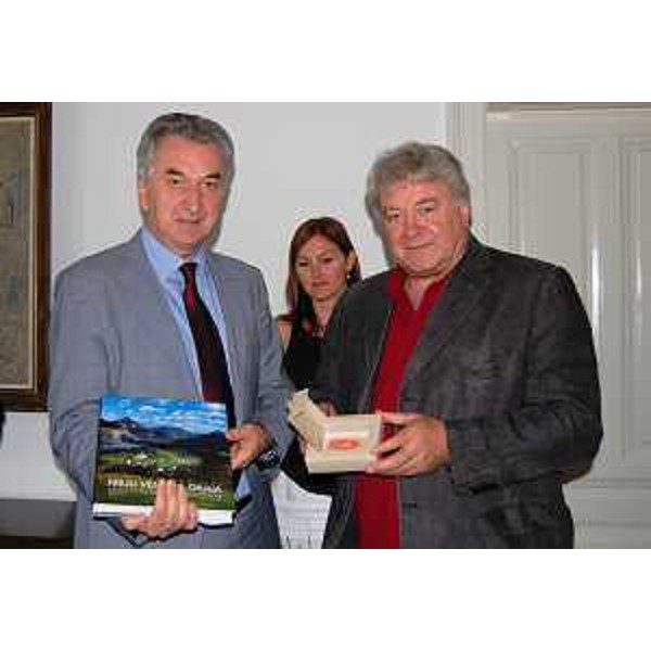 Mirko Sarovic (Ministro Economia e Commercio estero Repubblica di Bosnia Erzegovina) ed Elio De Anna (Assessore Relazioni internazionali Friuli Venezia Giulia). (Sarajevo 11/09/12)
