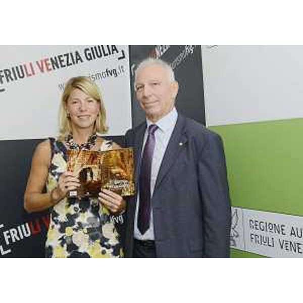 Federica Seganti (Assessore regionale Attività produttive) e Alessio Fabbricatore (Direttore Grotta Gigante) presentano il primo Congresso internazionale sulla ricerca scientifica nelle grotte turistiche (13-15/09/12 a Škocjan in Slovenia). (Trieste 12/09/12)