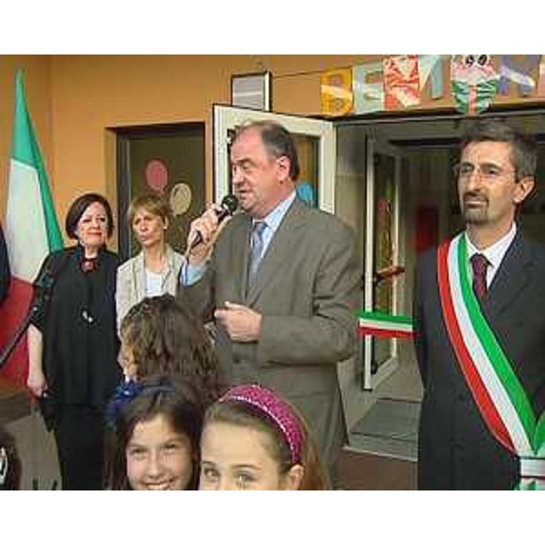 Roberto Molinaro (Assessore regionale Istruzione) e Andrea Carli (Sindaco Maniago) all'inaugurazione della nuova scuola elementare e dell'adiacente ampliata e rinnovata scuola dell'infanzia. (Campagna di Maniago 11/09/12)