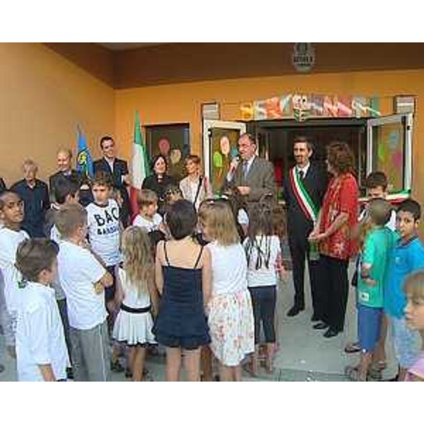Roberto Molinaro (Assessore regionale Istruzione) e Andrea Carli (Sindaco Maniago) all'inaugurazione della nuova scuola elementare e dell'adiacente ampliata e rinnovata scuola dell'infanzia. (Campagna di Maniago 11/09/12)