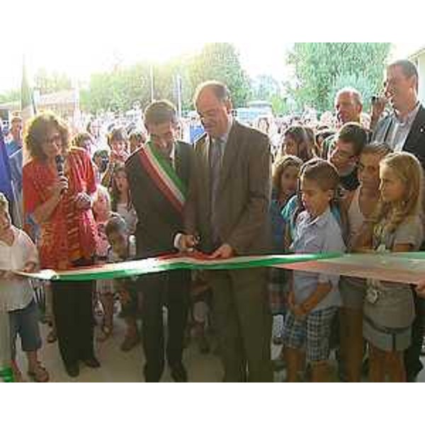 Andrea Carli (Sindaco Maniago) e Roberto Molinaro (Assessore regionale Istruzione) all'inaugurazione della nuova scuola elementare e dell'adiacente ampliata e rinnovata scuola dell'infanzia. (Campagna di Maniago 11/09/12)