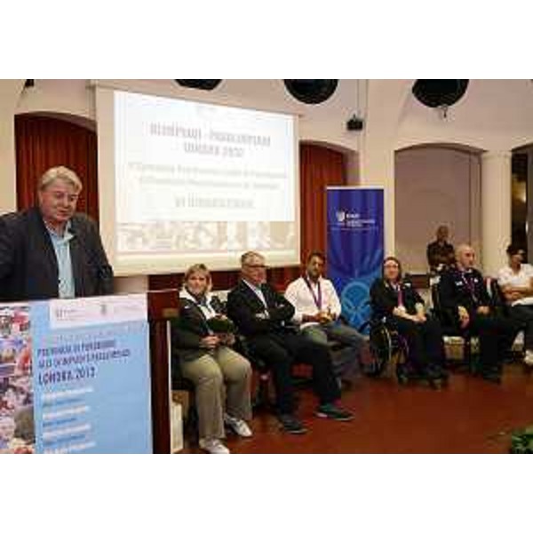 Elio De Anna (Assessore regionale Sport) interviene alla cerimonia in omaggio ai partecipanti pordenonesi alle Olimpiadi e Paralimpiadi di Londra 2012. (Pordenone 12/09/12)