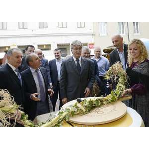 Claudio Violino (Assessore regionale Risorse rurali, agroalimentari e forestali) e Renzo Tondo (Presidente Friuli Venezia Giulia) all'inaugurazione del padiglione dell'ERSA alla XVIII edizione di "Friuli Doc". (Udine 13/09/12)