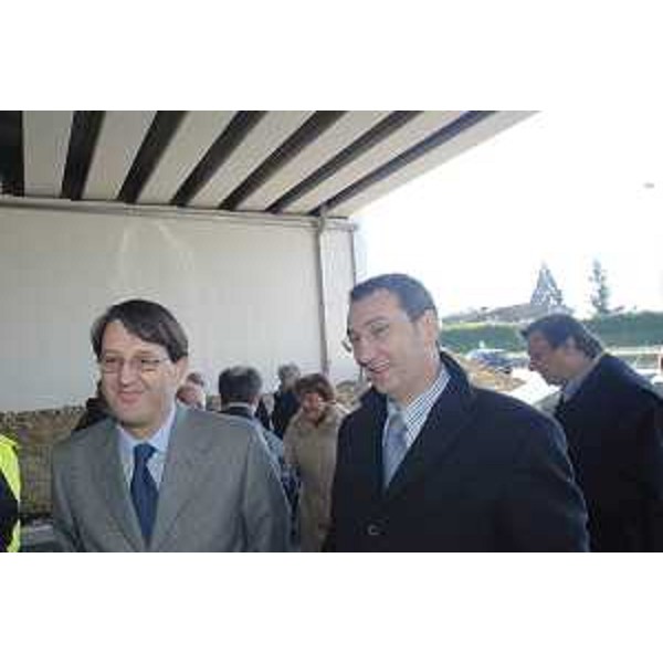 Lodovico Sonego (Assessore regionale alla pianificazione territoriale, energia, mobilità e infrastrutture di trasporto) con Sergio Bolzanello (Sindaco di Pordenone) ritratti in occasione dell'inaugurazione della rotatoria tra Via Treviso e lo svincolo di Pordenone Sud della "A28". (Pordenone 10/03/07)