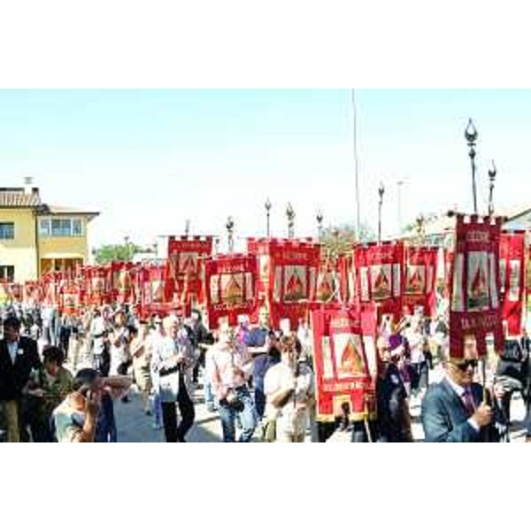 Sfilata delle sezioni AFDS-Associazione Friulana Donatori di Sangue. (Castions di Strada 16/09/12)