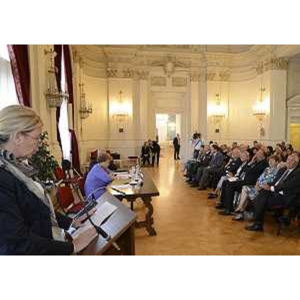 Intervento di Sandra Savino (Assessore regionale Finanze, Patrimonio, Programmazione, Ambiente, Energia, Politiche Montagna) durante la visita di Annamaria Cancellieri (Ministro dell'Interno) nella sede del Palazzo del Governo. (Trieste 17/09/12)