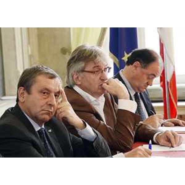 Francesco Profumo (Ministro Istruzione, Università e Ricerca), Renzo Tondo (Presidente Friuli Venezia Giulia) e Roberto Molinaro (Assessore regionale Istruzione, Università e Ricerca) alla presentazione del bando "Smart Cities and Communities and Social Innovation", nella sede della Regione. (Trieste 19/09/12)