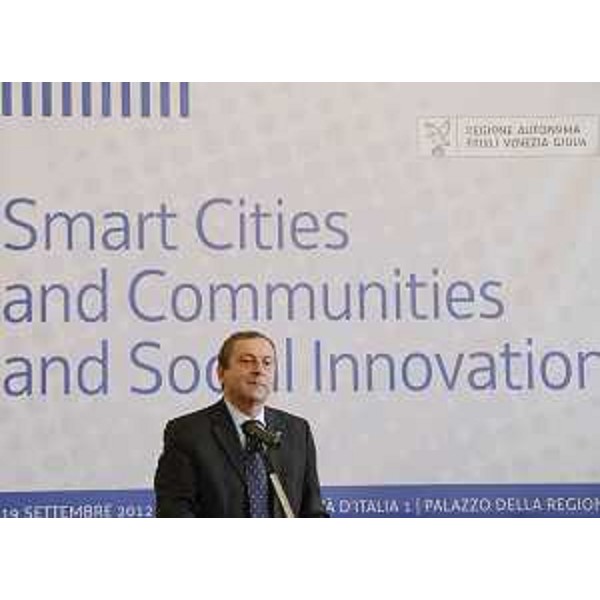 Intervento di Francesco Profumo (Ministro Istruzione, Università e Ricerca) alla presentazione del bando "Smart Cities and Communities and Social Innovation", nella sede della Regione. (Trieste 19/09/12)