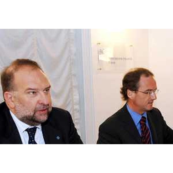 Roberto Cosolini (Assessore regionale al lavoro, formazione, università e ricerca) con Giuseppe Morandini (presidente della Piccola Industria di Confindustria) durante l'incontro con gli imprenditori della provincia giuliana. (Trieste 12/03/07)