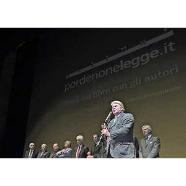 Elio De Anna (Assessore regionale Cultura e Relazioni internazionali) interviene all'inaugurazione della XIII edizione di "pordenonelegge.it", Festa del libro con gli autori, al Teatro comunale. (Pordenone 19/09/12)