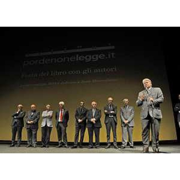 Elio De Anna (Assessore regionale Cultura e Relazioni internazionali) interviene all'inaugurazione della XIII edizione di "pordenonelegge.it", Festa del libro con gli autori, al Teatro comunale. (Pordenone 19/09/12)