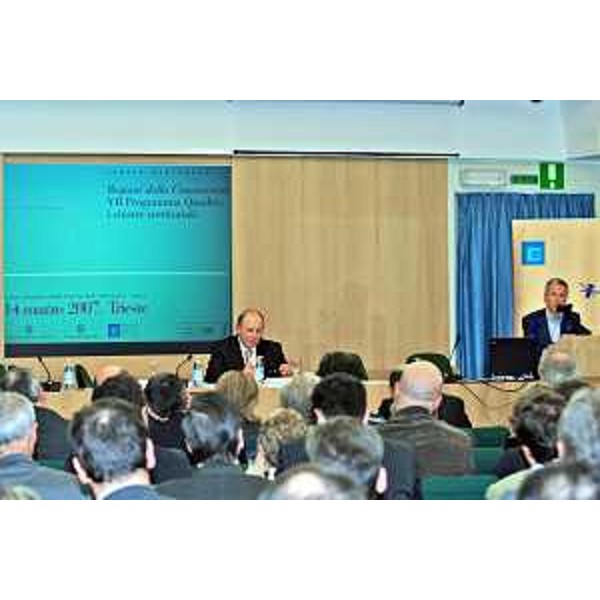 Riccardo Illy (Presidente Regione Friuli Venezia Giulia) con Giancarlo Michellone (Presidente di AREA Science Park) alla sesta conferenza degli Enti di ricerca del Friuli Venezia Giulia. (Trieste 14/03/07)