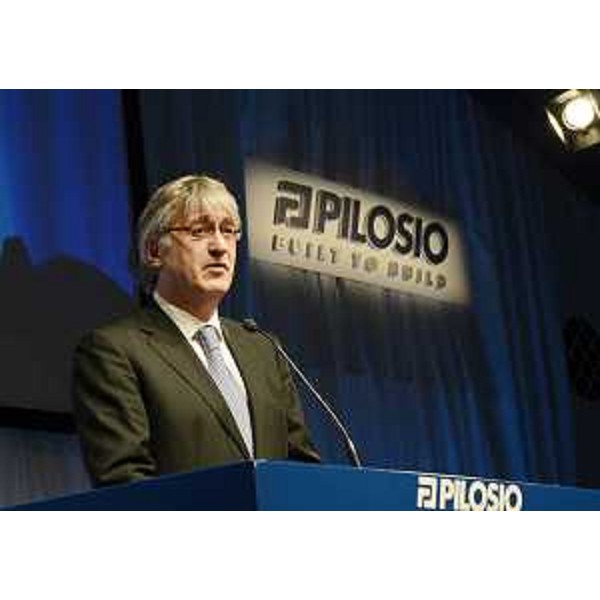 Renzo Tondo (Presidente Friuli Venezia Giulia) interviene alla II edizione del Premio Pilosio "Costruire la Pace". (Tavagnacco 21/09/12)