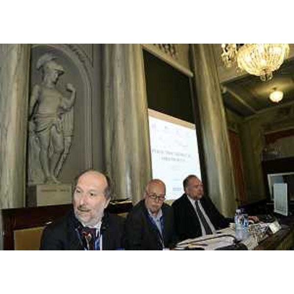 Riccardo Riccardi (Assessore regionale Infrastrutture, Mobilità, Pianificazione territoriale e Lavori pubblici), Igor Dolenc (Vicepresidente e assessore Sviluppo economico e Politiche Carso Provicia Trieste) e Roberto Cosolini (Sindaco Trieste) al seminario "Le opportunità del Public Procurement della Banca Europea per la Ricostruzione e lo Sviluppo (BERS)". (Trieste 25/09/12)