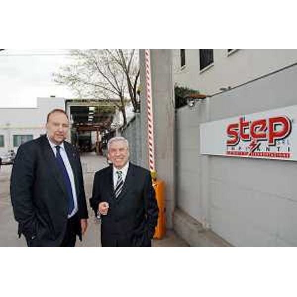 Roberto Cosolini (Assessore regionale al lavoro, formazione, università e ricerca) con Pompeo Tria (Presidente Step Impianti) ritratti durante la visita dell'assessore alla Step Impianti. (Trieste 19/03/07)