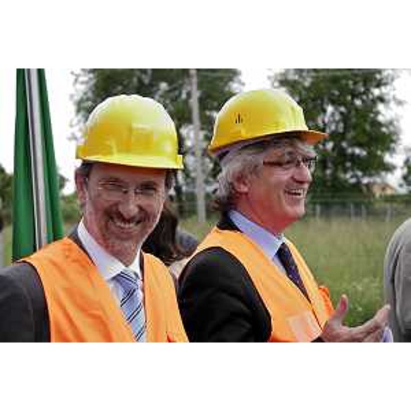 Riccardo Riccardi (Assessore regionale Infrastrutture, Mobilità, Pianificazione territoriale e Lavori pubblici) e Renzo Tondo (Presidente Friuli Venezia Giulia) durante un sopralluogo ai lavori per la terza corsia della A4 - Foto Autovie Venete