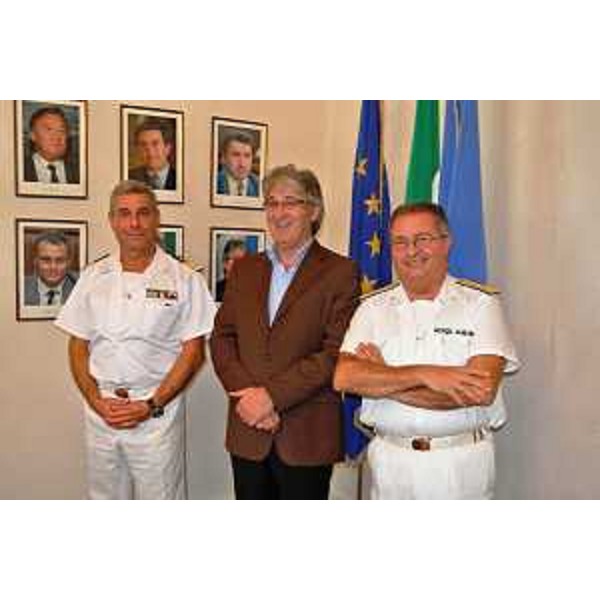 Renzo Tondo (Presidente Friuli Venezia Giulia) con Goffredo Bon (Capitano di Vascello, nuovo comandante direzione marittima Friuli Venezia Giulia e Porto di Trieste) e Antonio Basile (Ammiraglio, nuovo comandante direzione marittima Campania). (Trieste 26/09/12)