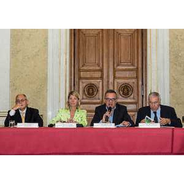 Edi Sommariva (Direttore TurismoFVG), Federica Seganti (Assessore regionale Attività produttive), Giovanni Marzini (Caporedattore TGR FVG) e Giampiero Brunello (Presidente SOSE spa) al convegno "Turismo: una grande risorsa e un progetto per crescere insieme". (Trieste 27/09/12) Foto Fabrice Gallina