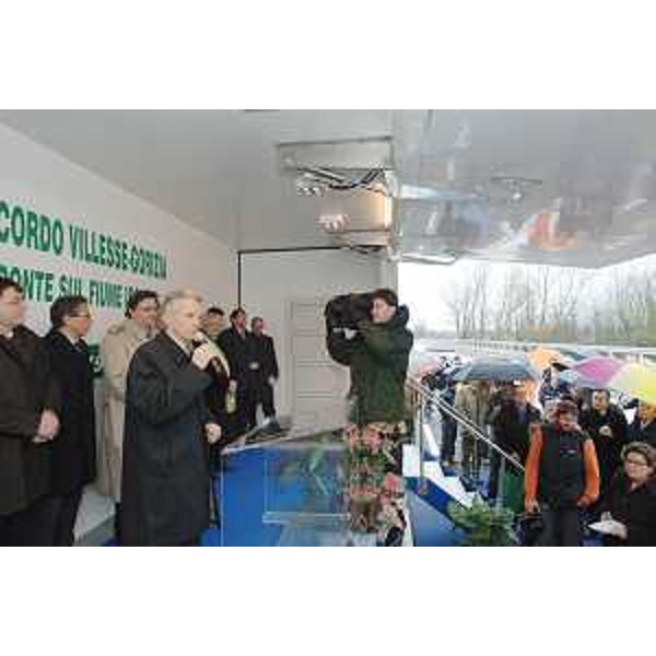 Riccardo Illy (Presidente Regione Friuli Venezia Giulia) all'inaugurazione del ponte sulla superstrada Villesse - Gorizia. (Farra d'Isonzo 19/03/07)