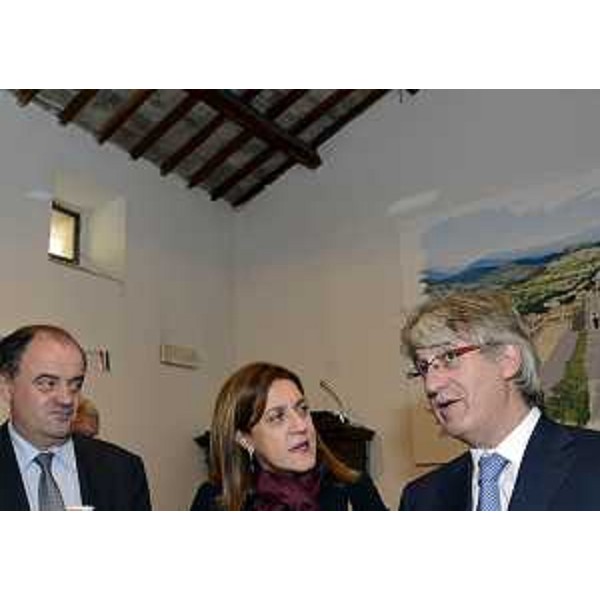 Roberto Molinaro (Assessore regionale Famiglia e Associazionismo FVG), Catiuscia Marini (Presidente Umbria) e Renzo Tondo (Presidente Friuli Venezia Giulia) nella sede della Pro Loco. (Assisi 03/10/12)