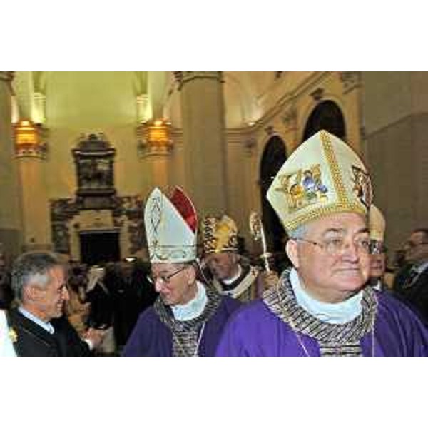Riccardo Illy (Presidente Regione Friuli Venezia Giulia) con i Vescovi al Giubileo sacerdotale del Vescovo di Udine Monsignor Brollo . (Udine 18/03/07)