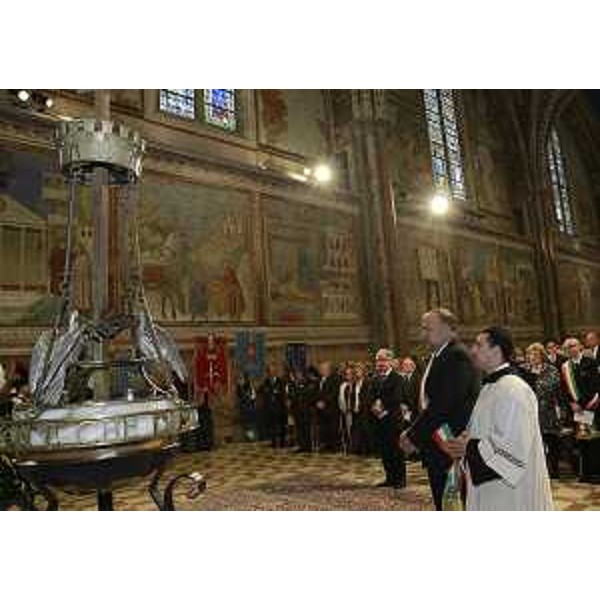 Renzo Tondo (Presidente Friuli Venezia Giulia) e Roberto Cosolini (Sindaco Trieste), nella Basilica superiore, alla cerimonia di accensione della lampada votiva che arde nella cripta in cui giacciono le spoglie di San Francesco. (Assisi 04/10/12)